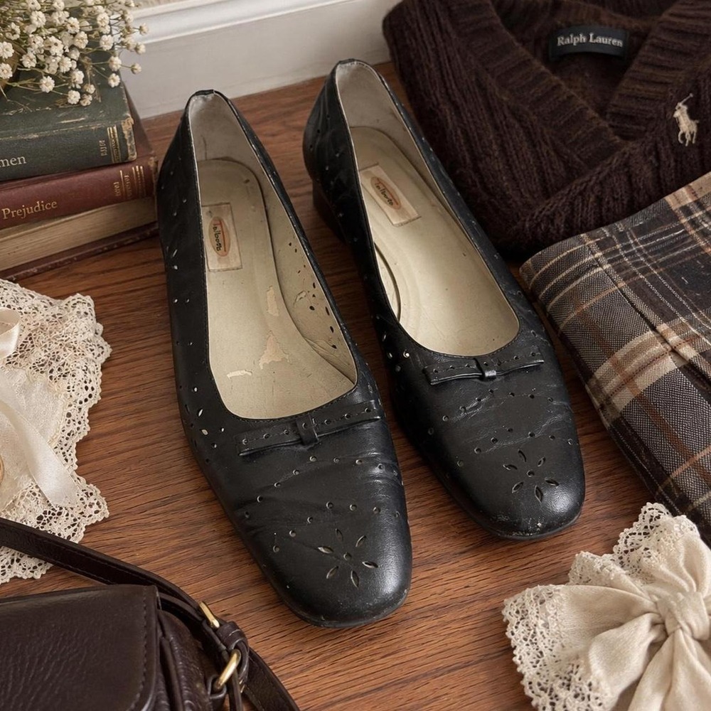 black ballet flats kitten heels  preppy coquette perfect for spring block heel